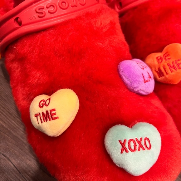 Sweatheart Crocs FUZZY - Picture 8 of 8